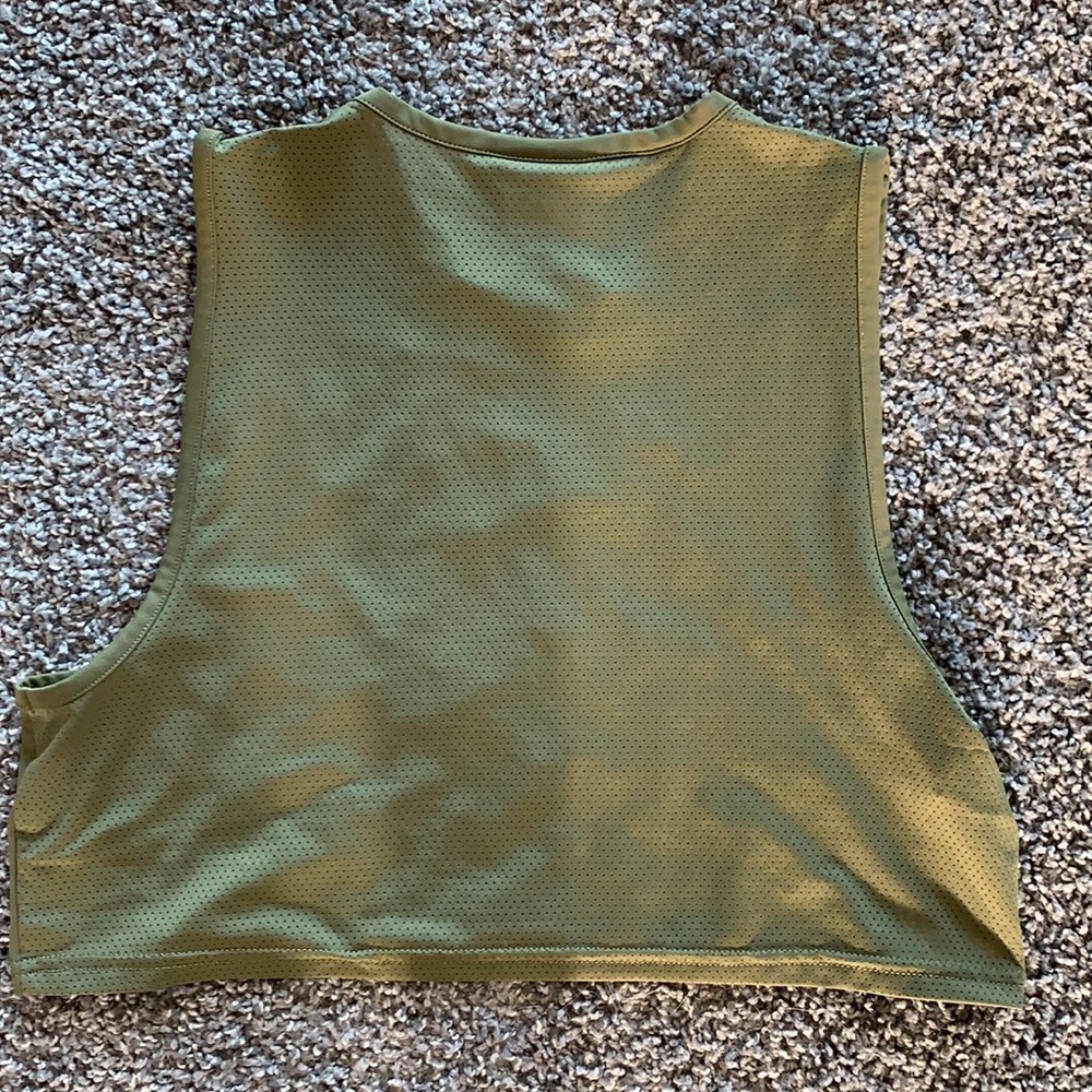 Training Crop Tank - Picture 2 of 2